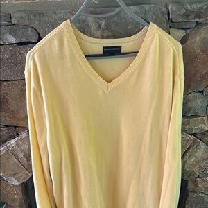 Yellow V-Neck Cotton Banana Republic XL Tall Sweater in Excellent Condition